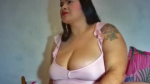 latincurvy1992 online show from 17, 2, 2025
