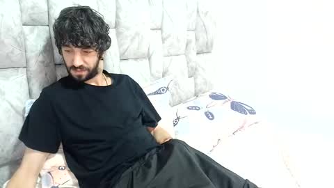 Snapshot of latinlustandfrenchkiss chatting on 4, 6, 2026 latinlustandfrenchkiss online show from 4, 6, 2026