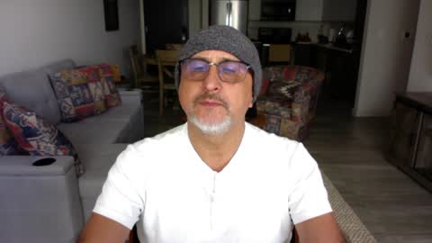 QS - INDEPENDENT MODEL online show from 19, 1, 2025