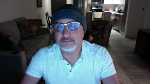 QS - INDEPENDENT MODEL online show from 22, 1, 2025