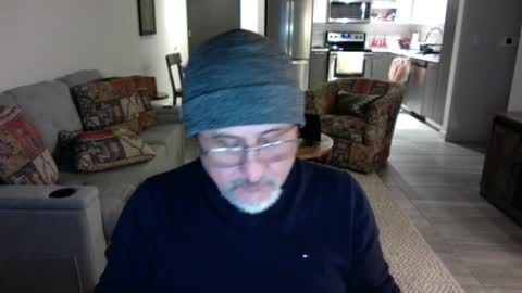 QS - INDEPENDENT MODEL online show from 1, 2, 2025