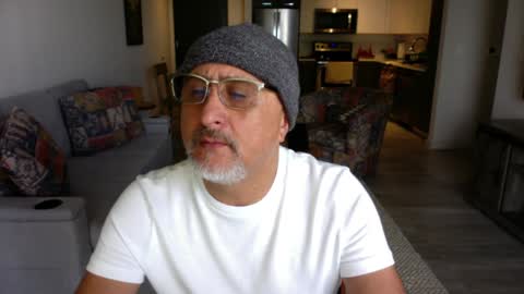 QS - INDEPENDENT MODEL online show from 6, 2, 2025