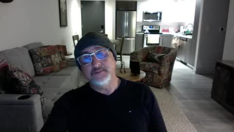 QS - INDEPENDENT MODEL online show from 15, 2, 2025