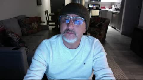 QS - INDEPENDENT MODEL online show from 17, 2, 2025