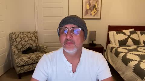 QS - INDEPENDENT MODEL online show from 19, 10, 2025