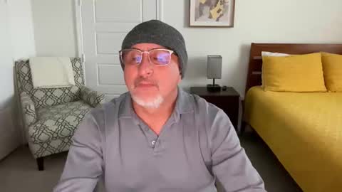 QS - INDEPENDENT MODEL online show from 30, 10, 2025