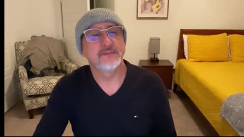 Snapshot of latinnous chatting on 18, 12, 2025 QS - INDEPENDENT MODEL online show from 18, 12, 2025