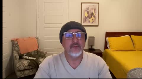 Snapshot of latinnous chatting on 21, 12, 2025 QS - INDEPENDENT MODEL online show from 21, 12, 2025