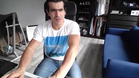 Snapshot of latino23bom chatting on 11, 11, 2025 sam online show from 11, 11, 2025