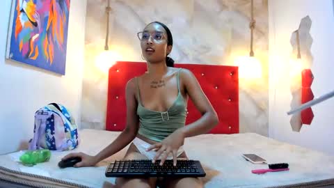 Snapshot of latins_lovers20 chatting on 1, 12, 2024 latins lovers20 online show from 1, 12, 2024