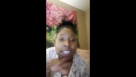 Snapshot of latravenmoten chatting on 2, 3, 2026 latravenmoten online show from 2, 3, 2026