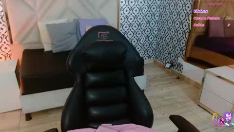 Snapshot of laulin_tay chatting on 24, 4, 2026 laulin_tay online show from 24, 4, 2026
