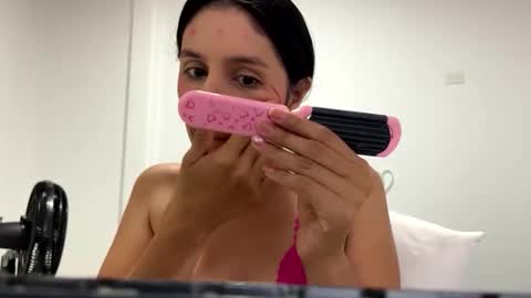 laura  online show from 24, 5, 2026