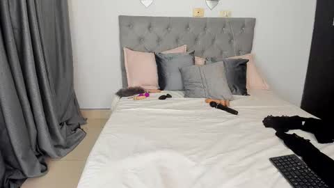   online show from 10, 9, 2025