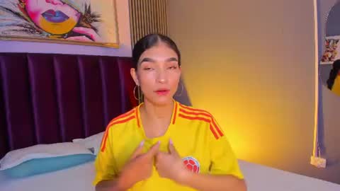 Snapshot of laura_aristizabal_19 chatting on 7, 7, 2026 Laura online show from 7, 7, 2026