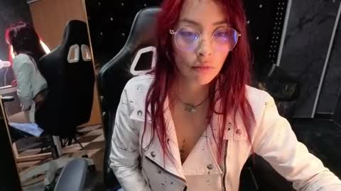 Snapshot of laura_b_ chatting on 30, 5, 2026 laura_b_ online show from 30, 5, 2026
