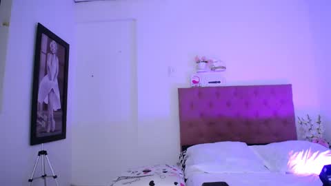 Snapshot of laura_candy02 chatting on 21, 12, 2024 LAURA online show from 21, 12, 2024