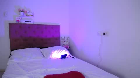 Snapshot of laura_candy02 chatting on 23, 12, 2024 LAURA online show from 23, 12, 2024