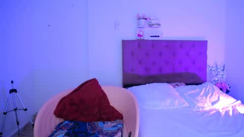 Snapshot of laura_candy02 chatting on 10, 1, 2025 LAURA online show from 10, 1, 2025