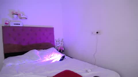 Snapshot of laura_candy02 chatting on 15, 1, 2025 LAURA online show from 15, 1, 2025