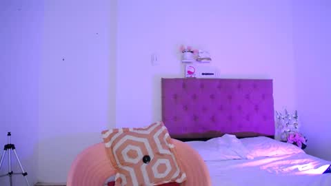 Snapshot of laura_candy02 chatting on 17, 1, 2025 LAURA online show from 17, 1, 2025