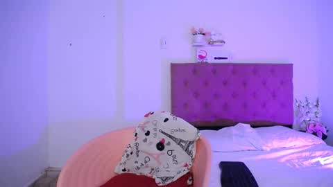 Snapshot of laura_candy02 chatting on 17, 1, 2025 LAURA online show from 17, 1, 2025