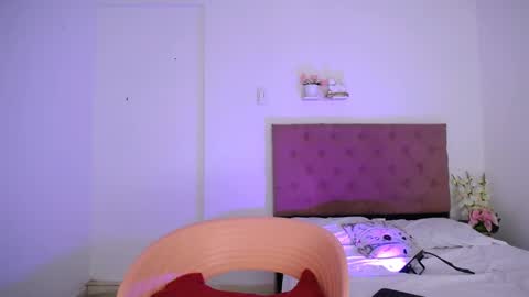 Snapshot of laura_candy02 chatting on 21, 1, 2025 LAURA online show from 21, 1, 2025