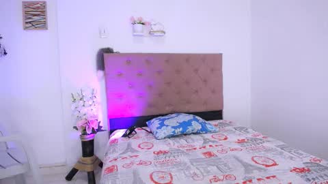 Snapshot of laura_candy02 chatting on 24, 9, 2025 LAURA online show from 24, 9, 2025