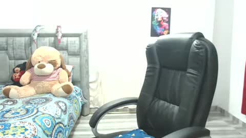 CALL ME LOVE  LAURA online show from 22, 10, 2025