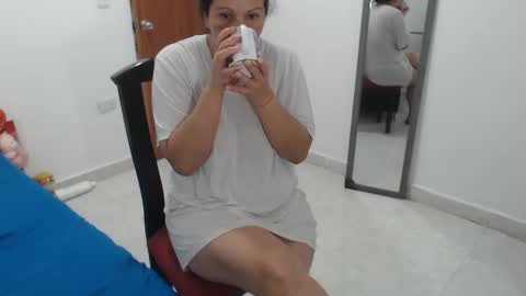 laura_foxx2379 online show from 21, 11, 2025