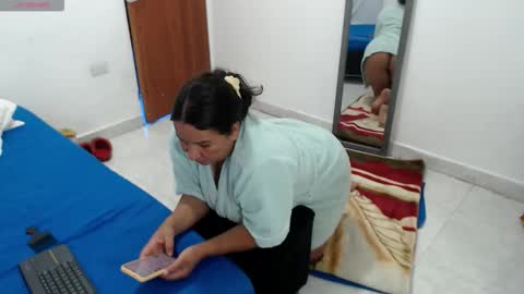 laura_foxx2379 online show from 17, 4, 2026