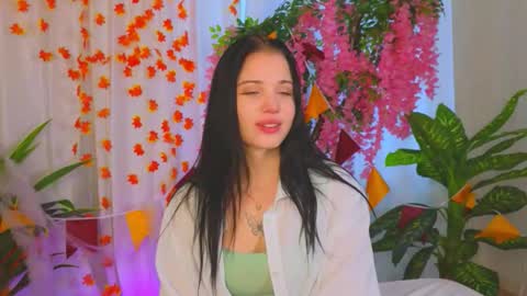 Snapshot of laura_halle chatting on 10, 11, 2025 laura online show from 10, 11, 2025