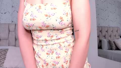 Snapshot of laura_ivy chatting on 28, 10, 2025 LauraIvy online show from 28, 10, 2025