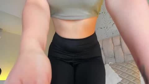 LauraIvy online show from 1, 4, 2026