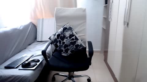 Laura online show from 2, 2, 2025