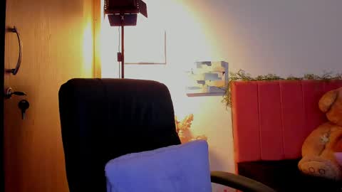 Laura Rose online show from 15, 4, 2026