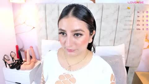 Laura Smith online show from 28, 11, 2025