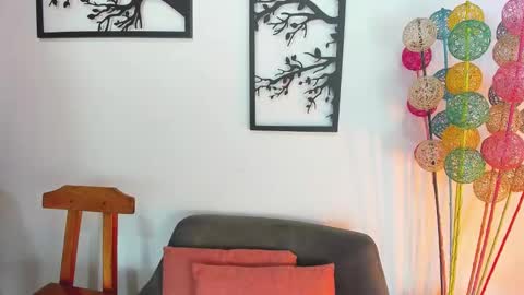 LAURA SOE online show from 4, 2, 2025