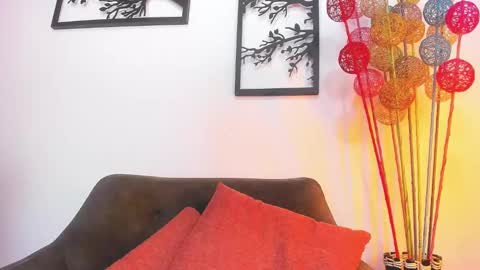 LAURA SOE online show from 25, 2, 2025