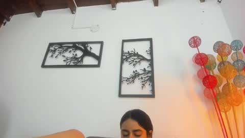 LAURA SOE online show from 8, 3, 2025