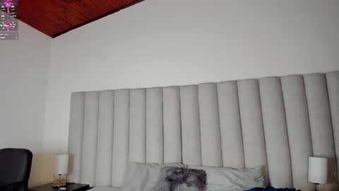 lauraagomezz__ online show from 24, 1, 2025
