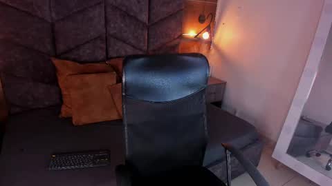 lauraagomezz__ online show from 3, 2, 2025