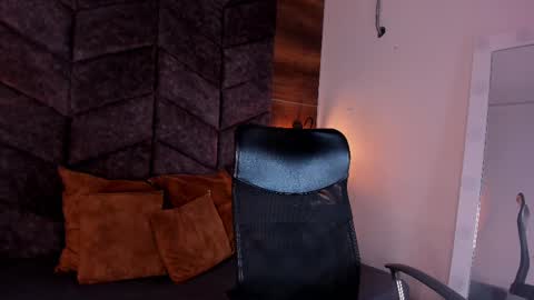lauraagomezz__ online show from 4, 2, 2025