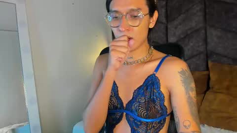 lauraagomezz__ online show from 7, 2, 2025