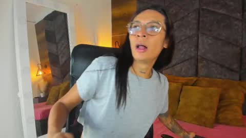 lauraagomezz__ online show from 15, 2, 2025
