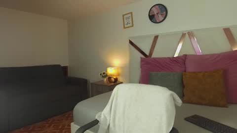 lauraagomezz__ online show from 28, 2, 2025