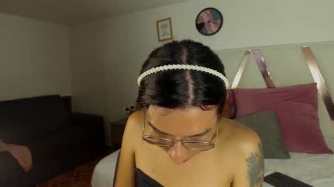 lauraagomezz__ online show from 2, 3, 2025