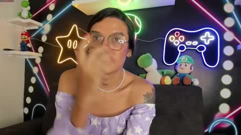 lauraagomezz__ online show from 5, 3, 2025