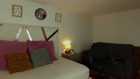 lauraagomezz__ online show from 7, 3, 2025