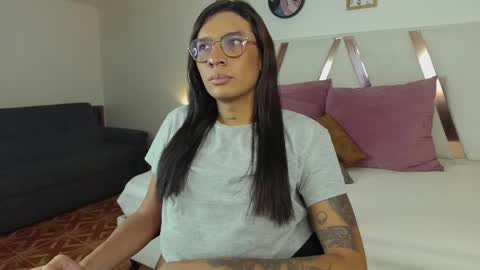 lauraagomezz__ online show from 10, 3, 2025